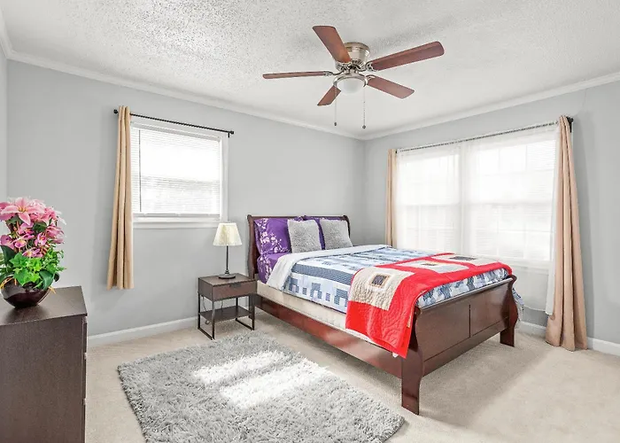 Charming, Cozy Home Close To Uptown, Airport & Whitewater Center