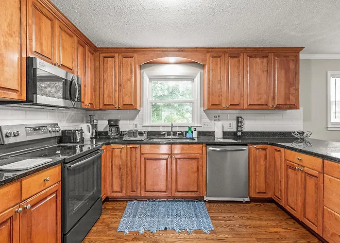 Charming, Cozy Home Close To Uptown, Airport & Whitewater Center