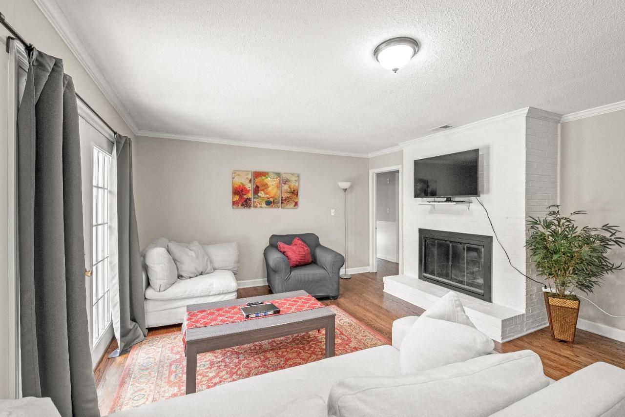 Charming, Cozy Close To Uptown, Airport & Whitewater Center Hébergement de vacances