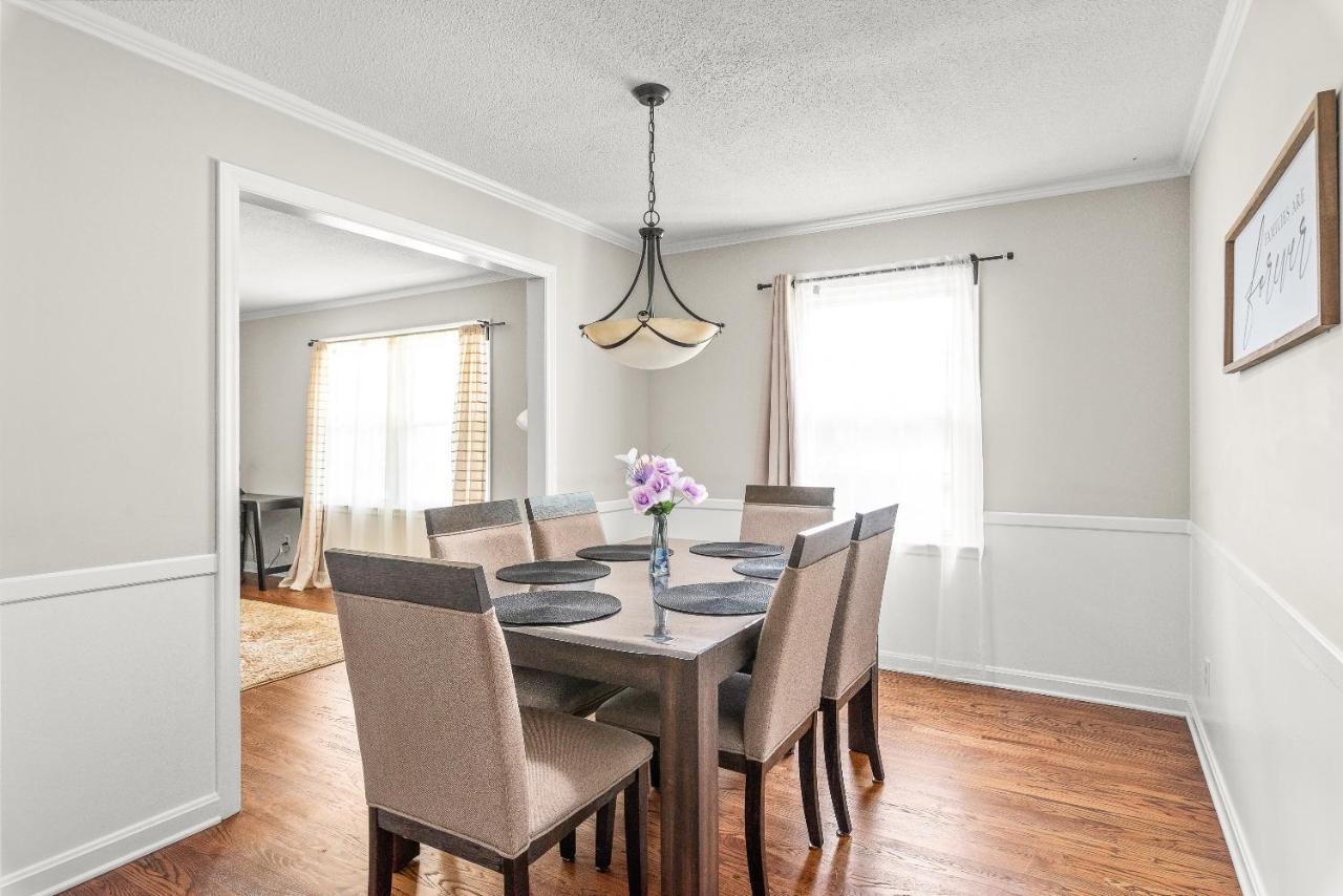 Charming, Cozy Close To Uptown, Airport & Whitewater Center Hébergement de vacances