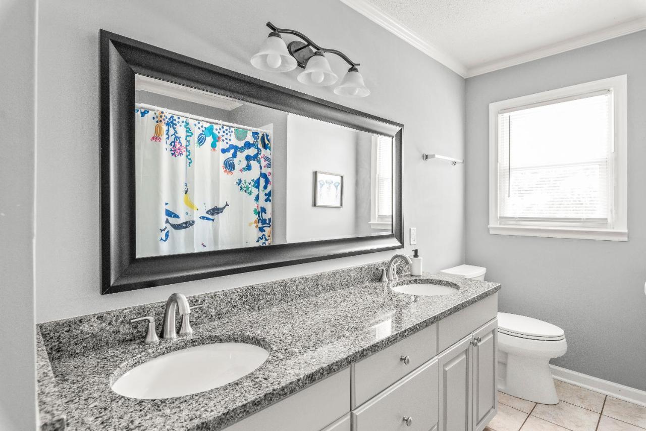 Charming, Cozy Close To Uptown, Airport & Whitewater Center Hébergement de vacances