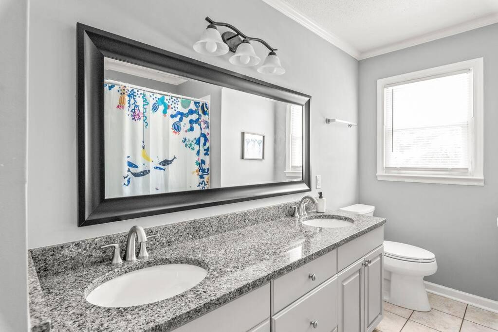 Charming, Cozy Close To Uptown, Airport & Whitewater Center Hébergement de vacances Charlotte