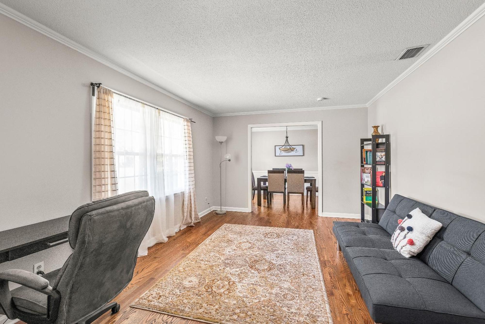 Charming, Cozy Close To Uptown, Airport & Whitewater Center Hébergement de vacances